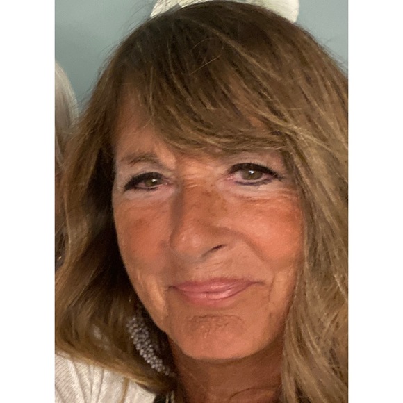 Meet your Posher, Sharon - Picture 2 of 2